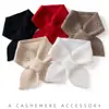 Novo cachecol de cashmere liso para outono e inverno com design perfurado em xadrez, oferecendo calor, proteção contra o frio e suporte para o pescoço; um aquecedor de pescoço grosso com padrão jacquard.