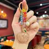 Llavero Creativo y de Moda con Bloques de Color y Cuentas, Totalmente Cubierto de Pedrería, Diseño de Fresa 3D, Lindo y Dulce, Accesorio de Alto Valor para Bolsos de Niñas