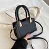Bolso pequeño con textura de nuevo estilo 2022, popular bolso cruzado para mujer, pequeño, súper popular, portátil, pequeño, cuadrado.