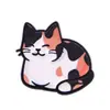 Broche de Gatito de Dibujos Animados Sosteniendo un Pez, Insignia Metálica de Animalito Lindo, Accesorio Decorativo Creativo para Bolsas y Ropa