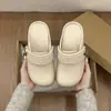 2026 Verano Moda Retro Simple Comodidad para el Hogar Sandalias Cerradas de Suela Gruesa Versátiles para Uso en Exteriores para Mujer Antideslizantes