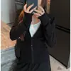 Jaqueta longa com zíper e gola alta, estilo nicho de designer para mulheres, novo estilo outono/inverno, tecido escovado, modelagem slim, valoriza a silhueta, ombro regular, blusa de base