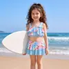 Traje de Baño Nuevo de Verano para Niñas Dos Piezas Estilo Dibujos Animados Lindo Conjunto de Tres Piezas Estilo Falda para Niños Mayores Trajes de Baño En Stock Venta al por Mayor