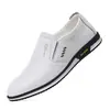 Sapatos Casuais Masculinos de Tamanho Grande Transfronteiriços Novos Sapatos de Couro Britânicos com Recortes Pretos Baixos Sapatos Pequenos de Couro Tamanhos 39-47