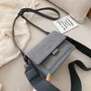 Bolso Pequeño para Mujer 2024 Nuevo Bolso Cuadrado Pequeño Mate con Correa Ancha para el Hombro Bolso Versátil de Hombro Único Cruzado Bolso Cuadrado Pequeño de Tendencia Transfronterizo