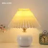 Lâmpada de Cabeceira para Quarto Estilo Nórdico Ins Luz Vermelha da Internet Menina Luz Noturna Quente Lâmpada de Mesa Plissada de Cerâmica High-end