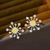 Kaiwei Creativo Nuevos Pendientes con Forma de Flor Floreciente Distintivos Para Todo Combinan Super Brillantes Incrustados con Circonita Amarilla Pendientes de Copo de Nieve Flor