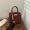 Bolsa elegante e minimalista de PU trançado para mulheres, nova coleção 2026, bolsa de ombro, bolsa transversal, adequada para o trajeto diário e negócios, bolsa quadrada pequena, bolsa de mão
