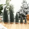 Decorações de mini pinheiro de cedro nevado de Natal, atmosfera festiva enfeites de árvore de Natal de mesa de pinheiro de cedro nevado