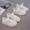 Tenis Blancos para Niños, Zapatos de Malla Simple, Nuevo Modelo 2026, Verano Transpirables de Malla Deportivos Blancos para Niños y Estudiantes