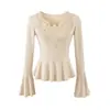 Camiseta de Renda com Recortes Estilo Suave, Decote V, Manga Flare, Moda Versátil para Primavera, Top Slim Fit Estilo Puro Desejo para Mulheres