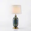 Nuevo Estilo Chino Cuadrícula Pastoral Azul Pintado a Mano Cerámica Decoración Suave Americana Modelo Decoración del Hogar Hotel Lámpara de Mesa Decoración Mesa