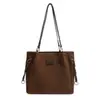 Bolso de hombro nuevo transfronterizo de gran capacidad, bolso de mujer elegante y atractivo con un toque vintage de alta gama, bolso tote de hombro de nicho