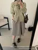 Cardigan Tricotado Casual de Caimento Solto para Mulheres, Novo Estilo Outono/Inverno, Versátil Casaco Suéter com Zíper e Gola Lapela