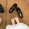 Sapatos Mary Jane de pelúcia estilo fada para mulheres Modelo Outono/Inverno 2026 Laço Tira única Quente com fleece adicionado Sapatos baixos peludos