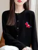 Jaqueta suéter de veludo Andi para mulheres, gola redonda, tricotada, de manga comprida, com design de pônei de Ano Novo, peça de outer wear jovem e estilosa