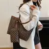 Bolsas Tendência de Grande Capacidade 2025 Novas Bolsas Femininas Moda Verão Estilo Estrangeiro Bolsa de Ombro Versátil Bolsa Tote para o Trabalho