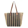 Bolso de paja a rayas bicolor, tejido a máquina y hecho a medida, bolso de hombro tipo tote para mujer, procesamiento OEM disponible, se puede añadir etiqueta lavable bordada