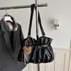 Bolso retro plisado estilo coreano 2026 de PU con un diseño minimalista, texturizado y moderno, adecuado para uso moderno y casual, un bolso de hombro plisado
