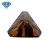 Anillo de circonita cúbica artificial con forma de triángulo invertido, gema Huagang marrón, superficie de piedra desnuda, venta al por mayor