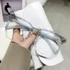 Gafas para Miopía que Cambian de Color para Uso en Interiores y Exteriores, Marco Negro, Efecto Adelgazante para Rostros Redondos de Mujer, Marco Grande, Luz Azul Antirreflejo, Protección Ocular, Gafas para Miopía con Lente Plana