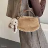 Bolso bandolera para mujer de felpa con sensación de otoño e invierno, súper popular, nicho, estilo nuevo, bolso de mano moderno y versátil, bolsa tote 2026