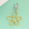Nova criativa oca flor chaveiro do carro chaveiro pingente personalidade doces cor metal flor pingente estudante saco decoração
