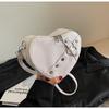 Bolso pequeño de chica estilo coreano color liso bolsa de costura en forma de corazón bolso de mujer simple para ir al trabajo bandolera de hombro bajo el brazo