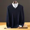 Colección Otoño/Invierno 2026 de Bai Cai Rong: Camisa de vestir para hombre de punto liso con cuello en V, una pieza de alta gama, ligera y lujosa con un estilo clásico de 'dinero viejo'.