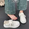 Sapatos Brancos com Cadarço, Bico Redondo, Couro Bovino de Primeira Camada, Outono 2026, Novos Sapatos Versáteis, Sapatos Femininos, Tênis Casuais Esportivos, Sapatos de Skate