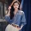 Moda Feminina Nova Primavera 2026 Estilo Hong Kong Retrô Camisa Azul Estampada Top Elegante de Alta Qualidade Blusa Única e Bonita