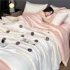 Juego de edredón de verano de seda helada lavada Clase A de cuatro piezas, Adecuado para dormir sin ropa, Edredón refrescante de verano, Edredón de seda bordado refrescante para aire acondicionado, Edredón delgado de verano a