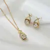 Novos brincos de pingente de cereja vermelha cravejados de diamantes com design de nicho transfronteiriço, brincos de tarraxa festivos e versáteis que realçam a tez