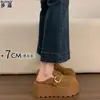 Sapatos femininos Birkenstock-style de couro genuíno com sola grossa para aumentar a altura, tamancos fechados para calçar e tirar facilmente para uso externo