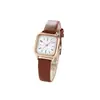 Nuevo Modelo de Reloj Douyin para Mujer, Forma Cuadrada Pequeña de Moda, Báscula Digital para Estudiantes Mujeres, Reloj de Aleación con Correa de Cuero Simple al por Mayor
