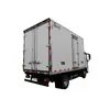 Camión refrigerado adecuado para transportar ingredientes para reuniones del solsticio de invierno, vehículo especializado para conservación a temperatura controlada