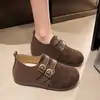 Sapatos femininos single confortáveis e estilosos para o outono, apresentando salto oculto, sola grossa, design retrô e detalhes de cinto e fivela da moda.