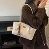 Bolsa de Axila Feminina de Couro com Cera de Óleo Vintage de Alta Qualidade 2026 Nova Bolsa de Ombro Único Outono/Inverno Bolsa Tote de Grande Capacidade para o Dia a Dia