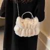 Bolsa de ombro simples de pelúcia feminina, novo estilo outono para o trabalho, bolsa de mão versátil da moda coreana 2026