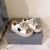 Tênis de Skate Infantil 2026 Outono Novo Estilo Tênis Casuais para Meninos Tênis de Estrela para Meninas Tênis Esportivos de Solado Macio para Crianças de Tamanho Médio e Grande Venda por Atacado