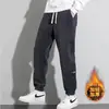 Calça de moletom de veludo cotelê da moda transfronteiriça para homens, outono e inverno, forrada com fleece, com punho, calça casual plus size para homens