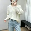 Suéter de punto trenzado hueco para mujer con cuello redondo, nueva colección otoño 2026, estilo holgado y relajado, con un tejido texturizado y afelpado.