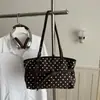 Bolsa tote com cinto de bolinhas de grande capacidade para mulheres, novo modelo de verão 2026, simples e fresca, bolsa de ombro para o dia a dia de grande capacidade