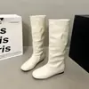 Botas de jinete largas versátiles de estilo británico para adelgazar para mujer, nuevo modelo de otoño 2026, punta cuadrada, aumento interno de altura, botas delgadas de moda de corte recto