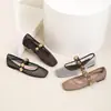 Verano 2026 Nuevo Comercio Exterior Talla Grande Sandalias Casuales Cómodas para Mujer Hebilla Metálica Huecas Moda Ropa Exterior Talla Única