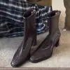 Zapatos de mujer de punta fina en piel, adecuados para primavera y otoño, con tacón grueso, piel genuina y un diseño de corte profundo, con piel suave y tacón alto - una nueva colección primavera 2024