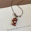 Collar de Perlas con Colgante de Oso Incrustado de Diamantes, Lujo Ligero y Sensación de Alta Gama, Estilo Personalizado y Juguetón, Cadena para Clavícula, Joyería de Nicho de Alta Gama