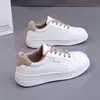 Tênis Branco para Estudantes, Estilo Coreano 2026 Primavera Novo Tênis Esportivo de Cano Baixo, Sapatos Casuais Leves e Confortáveis W001
