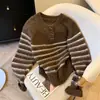 Suéter de tricô com fechamento de botão e design moderno, feminino, outono e inverno, novo estilo coreano, solto, preguiçoso, retrô, listrado
