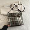 Bolso de Mujer 2025 Nueva Moda Retro Texturizado Simple Personalidad Bolso Cruzado Tipo Cubo Bolso de Mano Bolso de Lana para Mujer